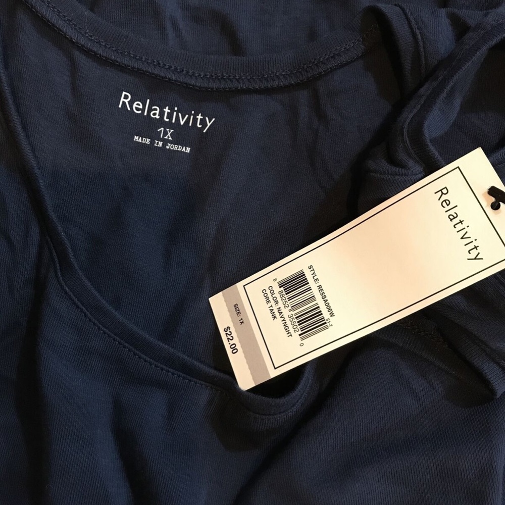 Relativity navy tank - womens 1X, NWT - armpit to armpit = 19" - Picture 4 of 5